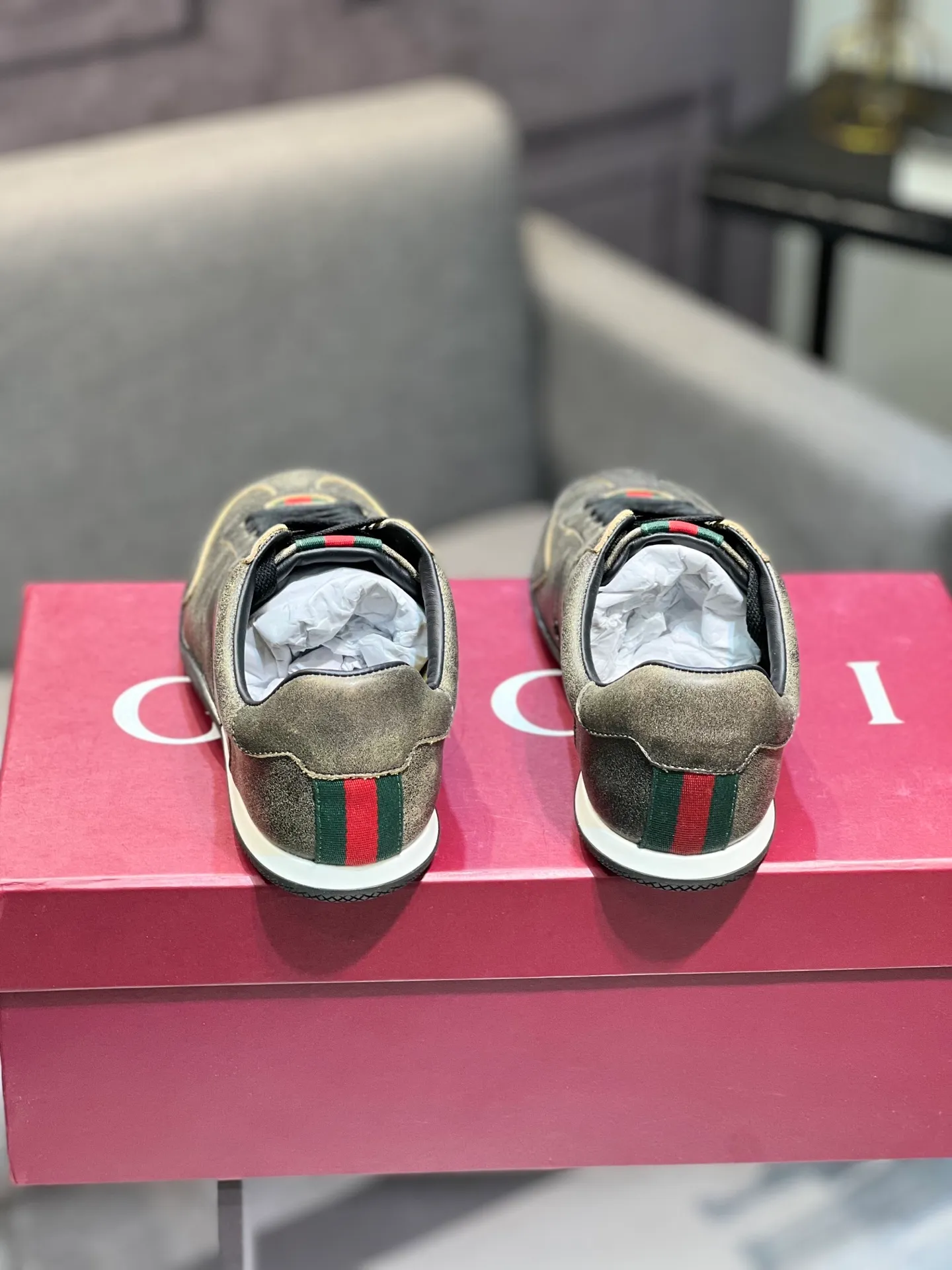 Men's shoes 💰580 Gucci Gucci small dirty shoes full series upgrade, long-term production GG Gucci series old casual small dirty shoes catwalk style ZP developed pure original version... metal double G crystal cylindrical mark... Gucc original pattern webbing... upper color rubbed cowhide matte stitching classic double G cloth, code number: 35-44 (female 41, male 45. Customization is not returnable) Fabric: original custom cowhide Inner: original custom cowhide Feet: original cowhide injection molding. Outsole: original open molding sole. Packaging: original full set of packaging. Color: official website updated simultaneously.